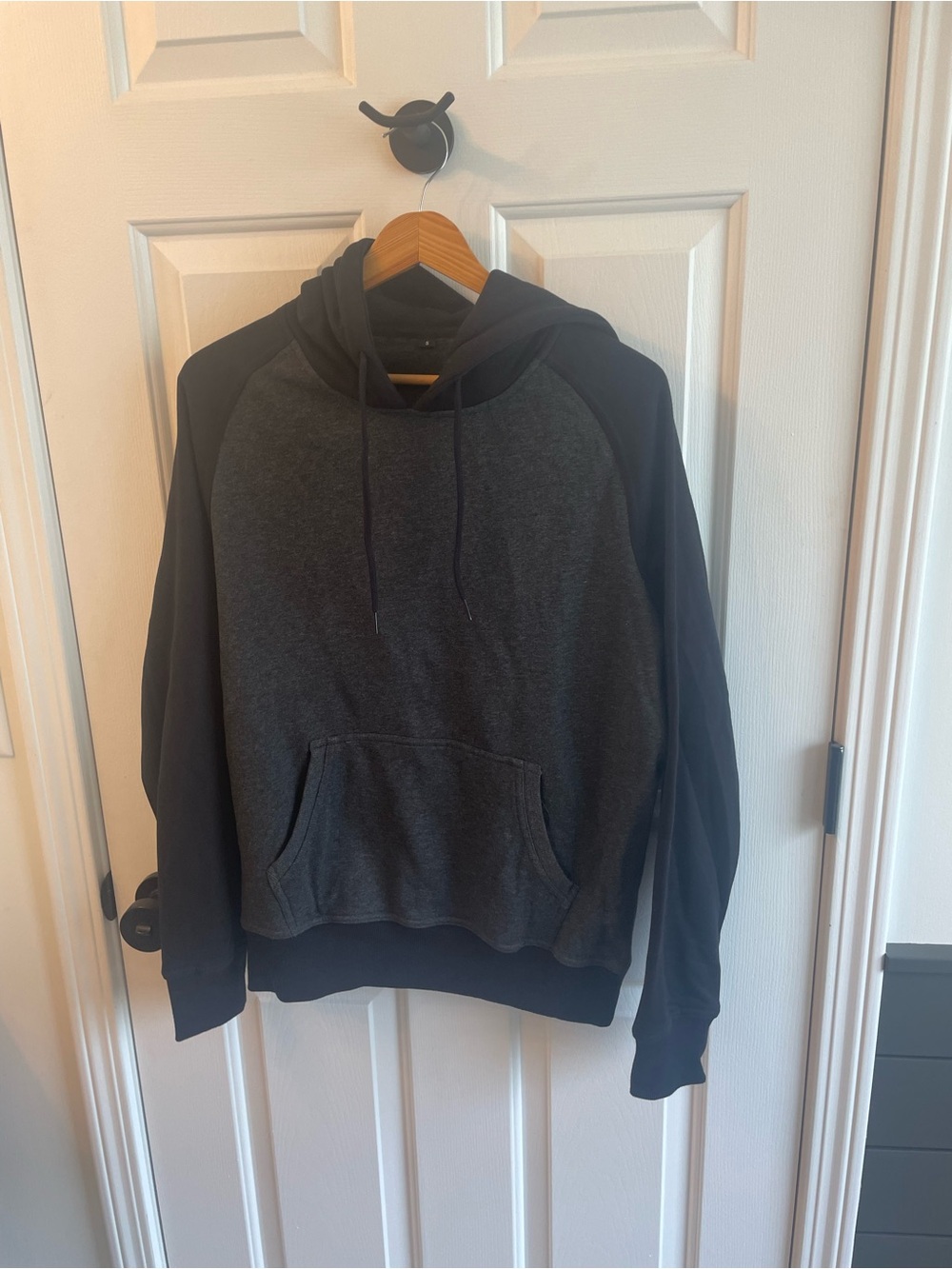 Men's Charcoal & Black Hooded Pullover Sweatshirt